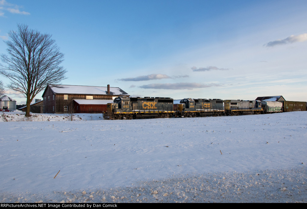 CSXT 6152 Leads L054-18 Past Barker Farm